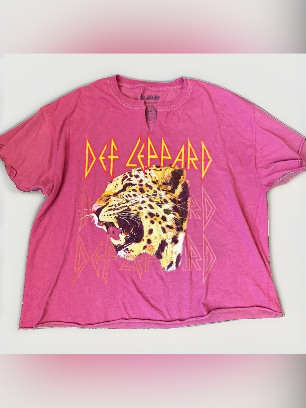 Def Leppard Cut Off Cropped Graphic T-Shirt Women’s Large Pink Dark Mauve Top